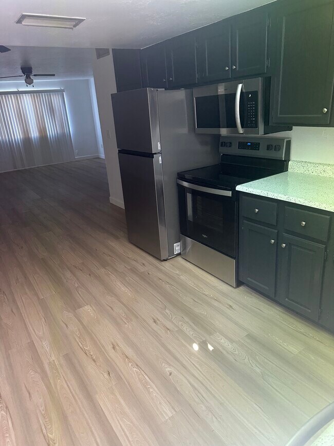 Photo - 3322 W Loma Ln Unit #2