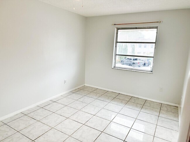 Photo - 4010 Inverrary Dr