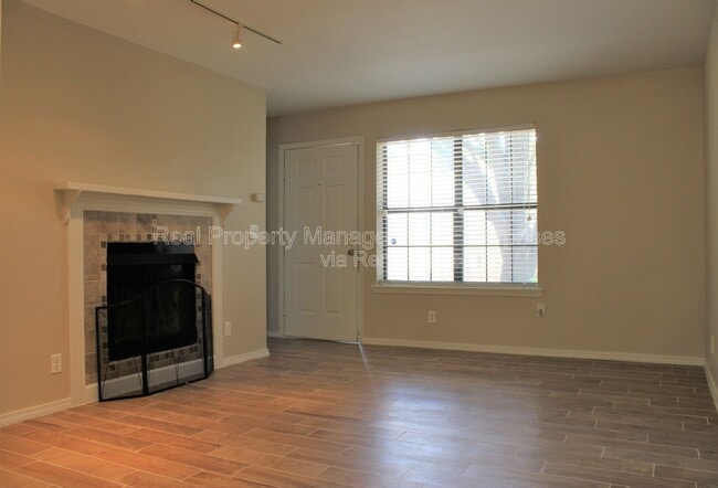 Building Photo - 11130 N Stratford Dr