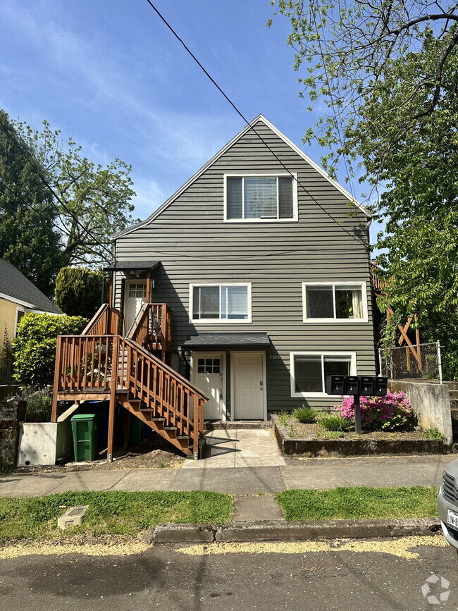 Building Photo - Large 1 Bedroom with Bonus Room/Office in ... Unit 1 Rental