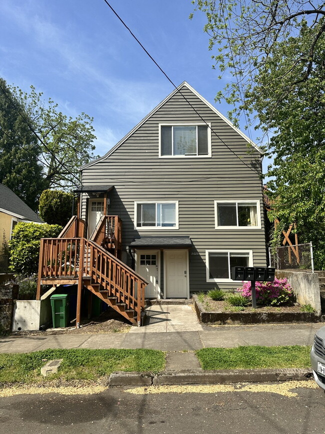 Large 1 Bedroom with Bonus Room/Office in ... - Large 1 Bedroom with Bonus Room/Office in ... Apartment Unit 1