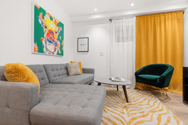 Photo - 2455 Ancaster Cres Unit SI ID1504822P