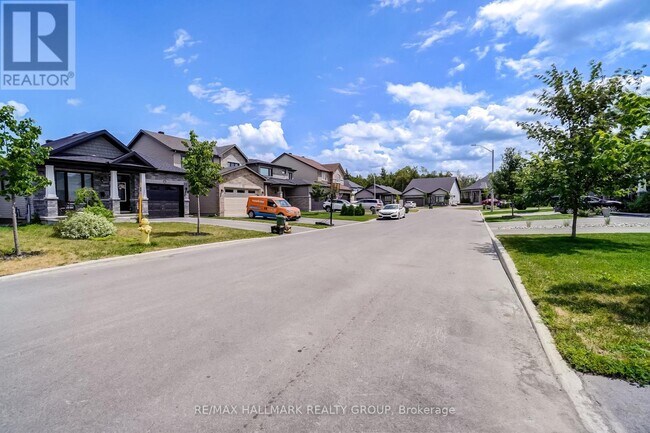 Photo - 1110 Beckett Cres