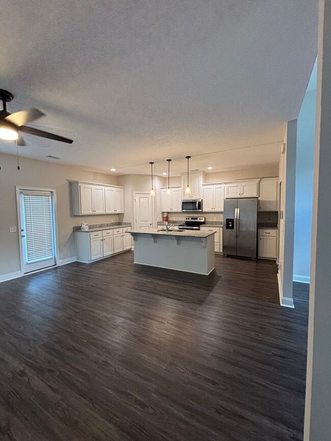 Photo - FOR RENT