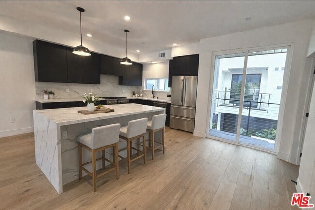 Photo - 6847 N Figueroa St