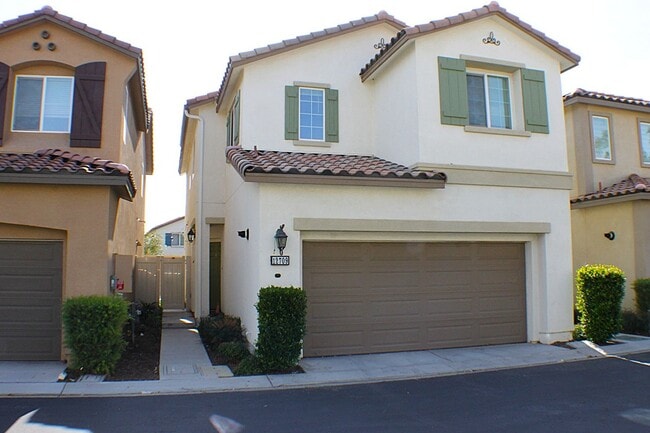 Building Photo - Hyde Park Gated Community with Resort Like Amenities