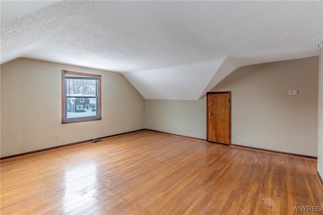 Photo - 194 Boncroft Dr