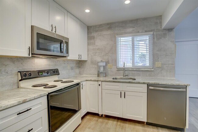 Photo - 1450 N Riverside Dr Unit 101