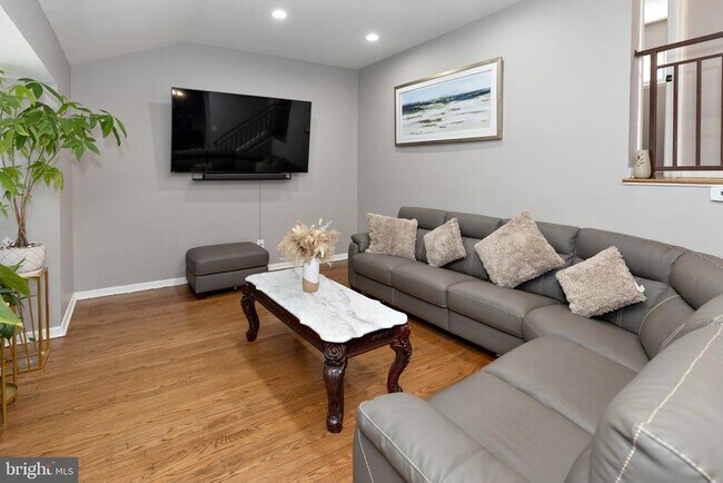 Photo - 912 Aston Martin Dr