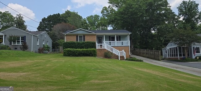 Photo - 820 Woodland Dr