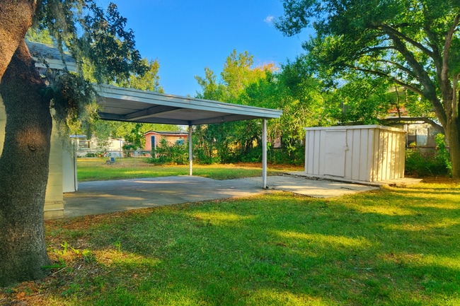 Photo - Renovated 2/1 in the Heart of Tampa on a DOUBLE lot!
