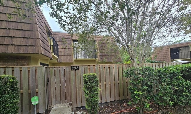 Building Photo - 5263 Brook Ct Unit 247