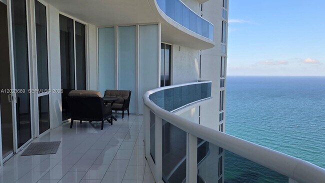Building Photo - 15811 Collins Ave Unit 3807