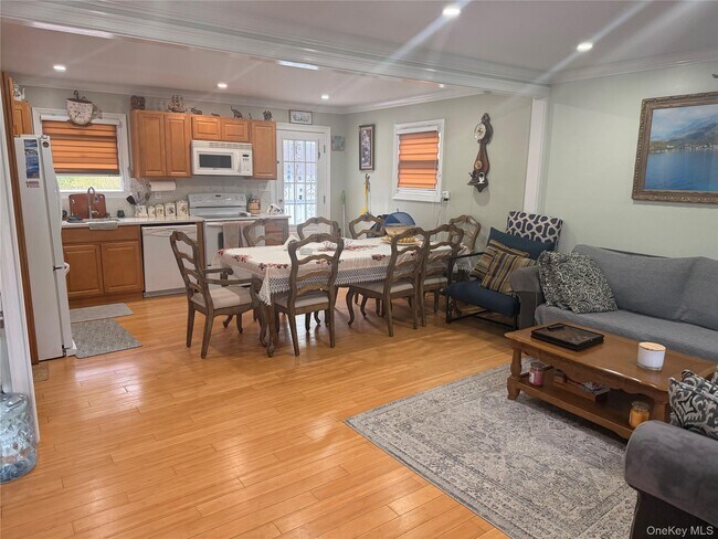 19 Westbury Dr