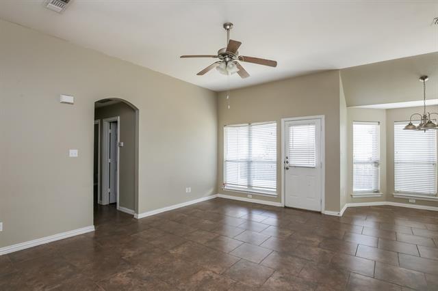 Photo - 125 Currie Ct