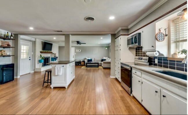 Photo - 4809 Blaney Ave