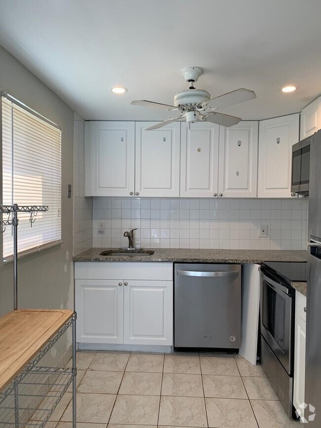 Building Photo - 301 Brittany Ave Unit 301 Rental