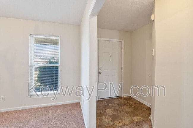 Photo - 3325 Hamden St