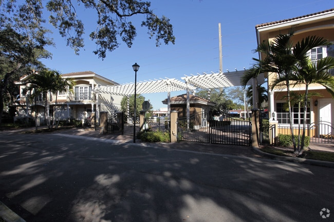 Royal Oaks Townhomes