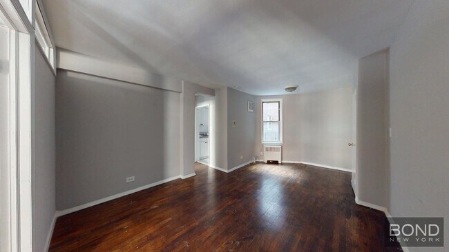 Photo - 340 E 58th St Apartment Unit 3A