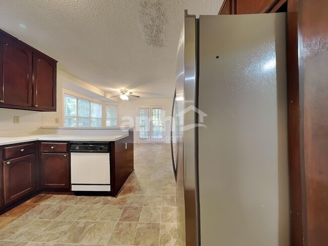 Photo - 401 Streamview Ln