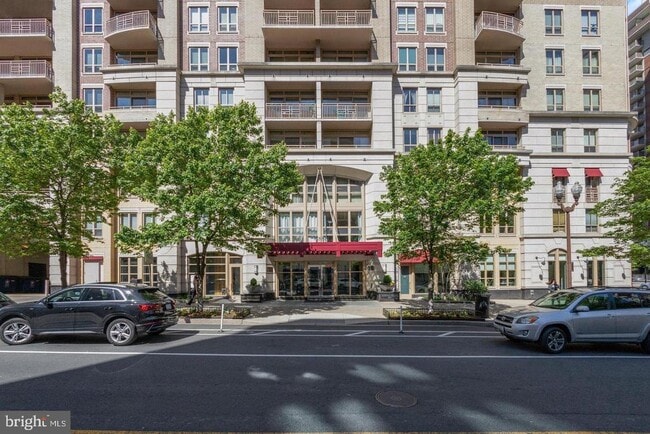 Building Photo - 888 N Quincy St Unit 502