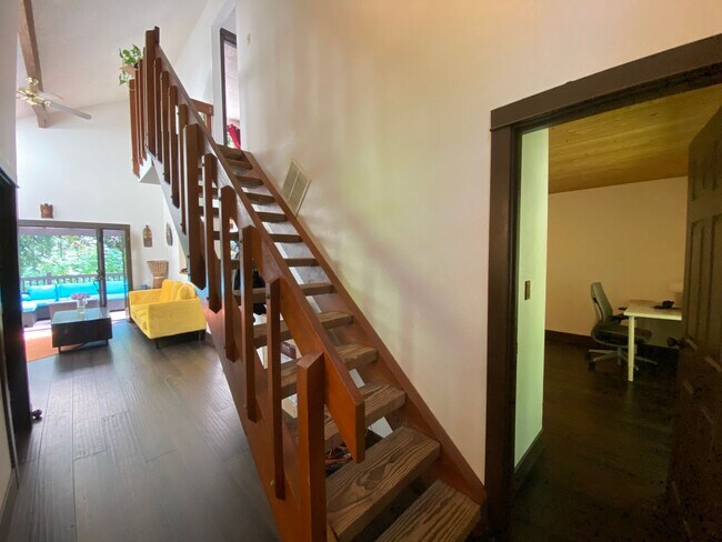 Photo - 402 SW Custer St