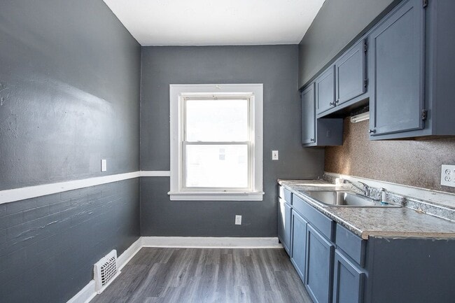 Photo - 12617 Edmonton Ave Unit 1