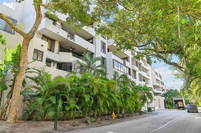 Building Photo - 121 Crandon Blvd Unit 121 Crandon Blvd #251