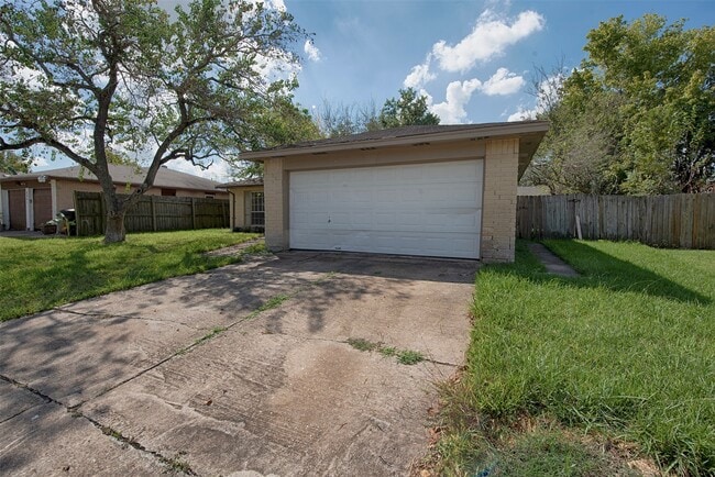Photo - 4843 Beechaven St