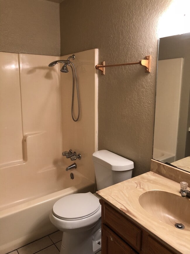 Photo - Three Bedroom Two Bath Home for Lease - Me...