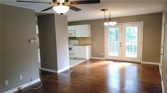 Photo - 211 Pine Forest Dr