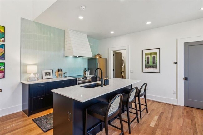 Photo - 955 Wylie St SE