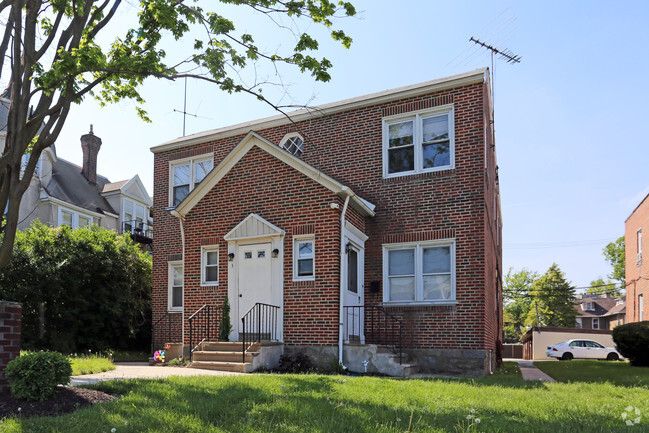 Building Photo - The Oaks Rental