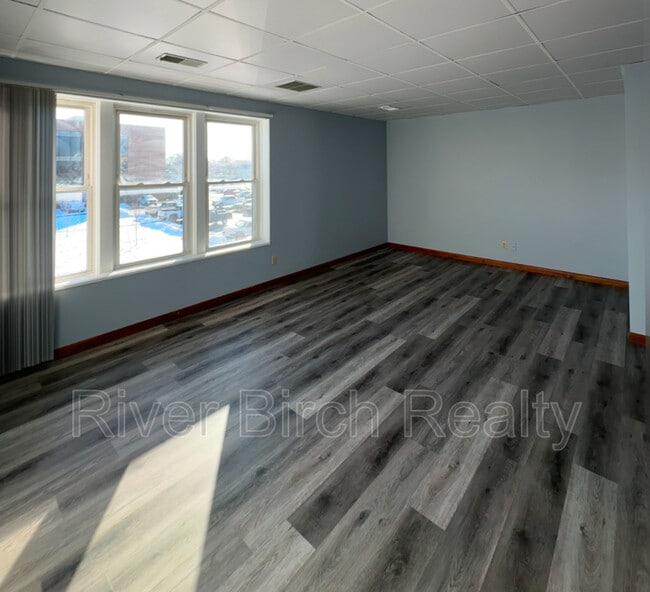 Photo - 525 E Pine St