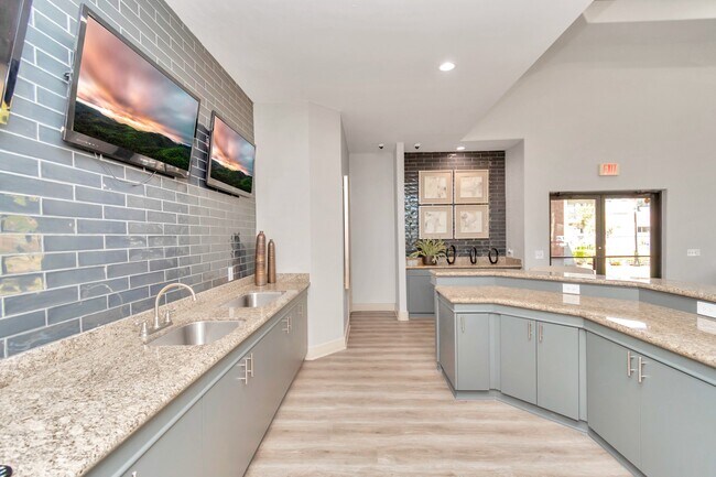 Building Photo - 1600 Eldridge Pkwy Unit 1801