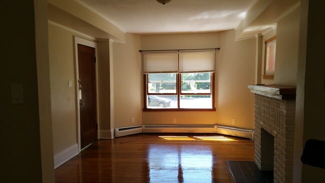 Building Photo - 121 McKinley Pkwy Unit 1 Rental