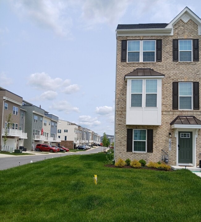 Building Photo - 16201 Picasso Aly