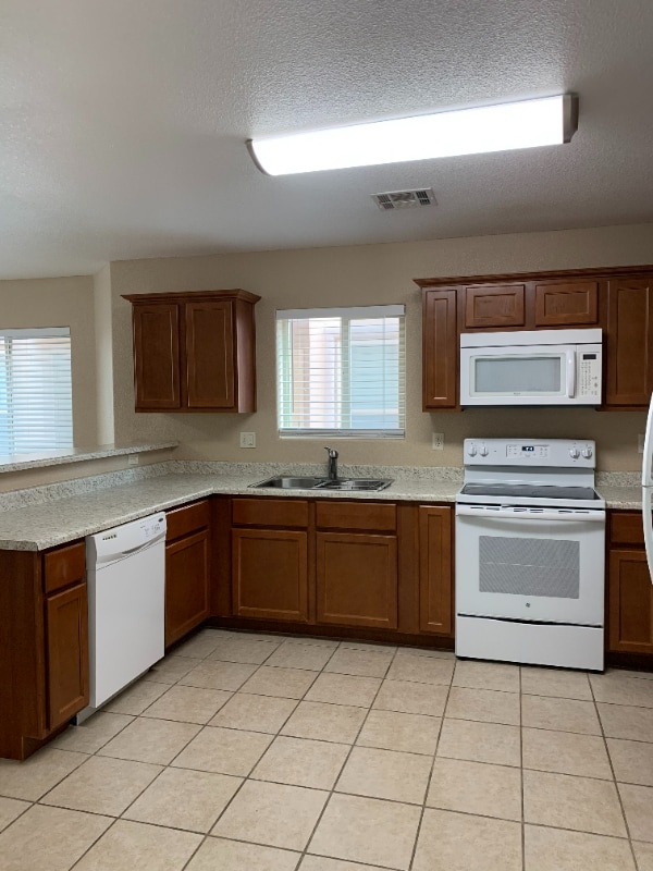 Photo - 6345 Reynolds Dr Unit B-5