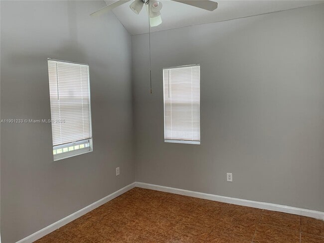 Photo - 178 NE 46th St