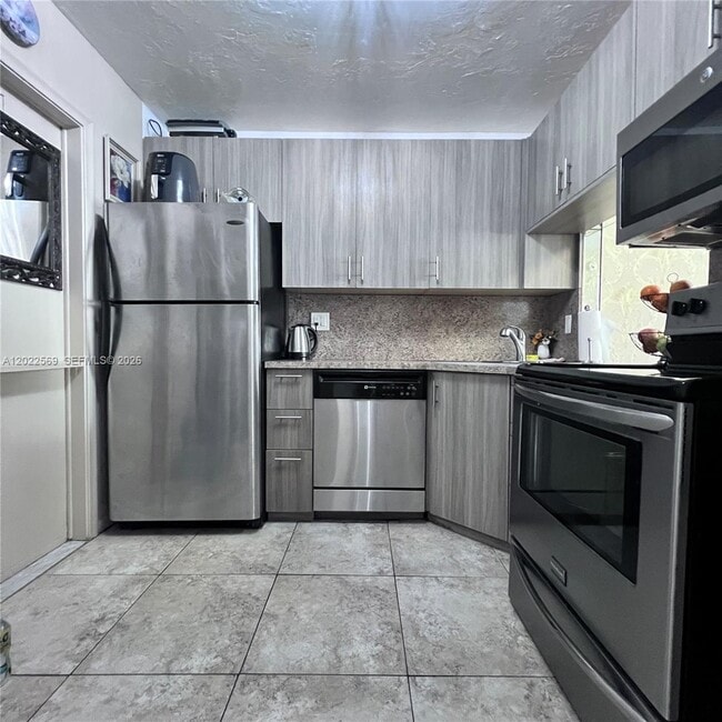 Building Photo - 1801 S Ocean Dr Unit 536