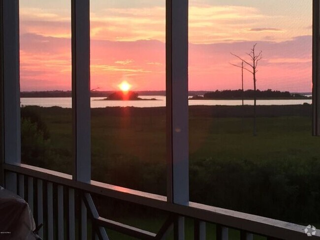 Building Photo - Sunset Heaven! Hard to Find Turtle Cay Riv... Rental