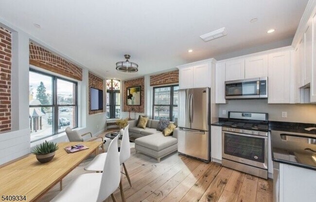 Photo - 44 Elm St Unidad Pent