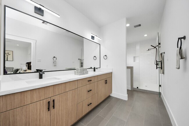 Photo - 9028 Scott St