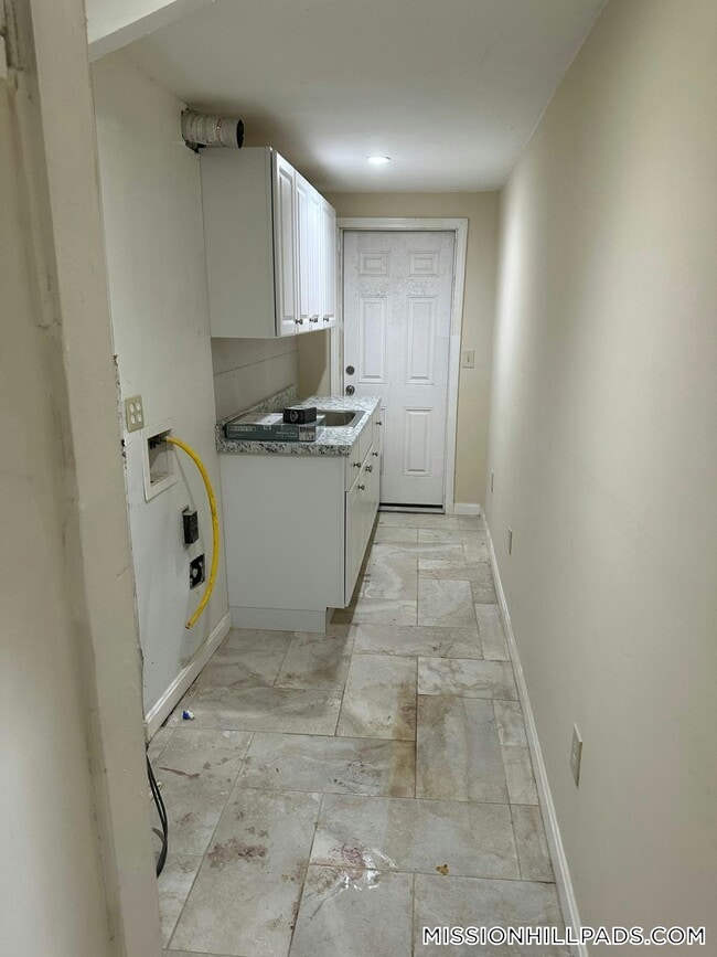 151 Highland St Unidad B