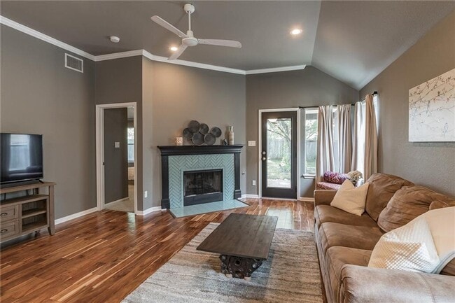 Photo - 403 Rosedale Blvd