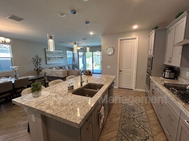 Photo - 15265 W Moreland St