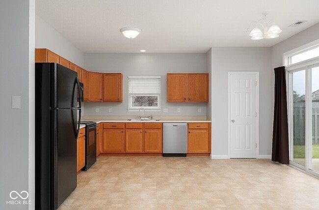 Photo - 4570 Matthew St