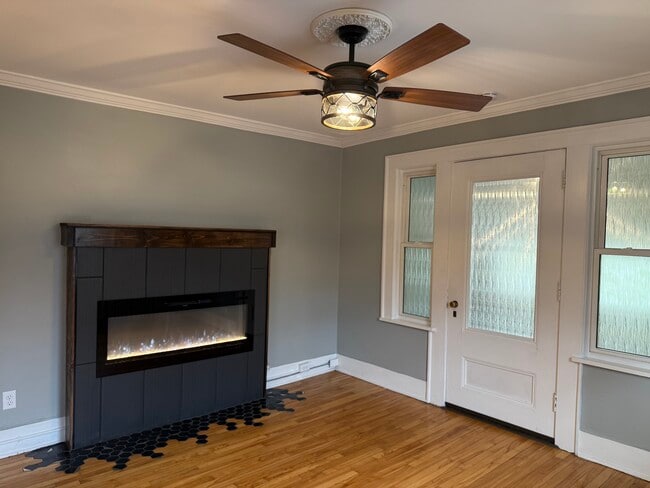 Photo - 780 Curfew St