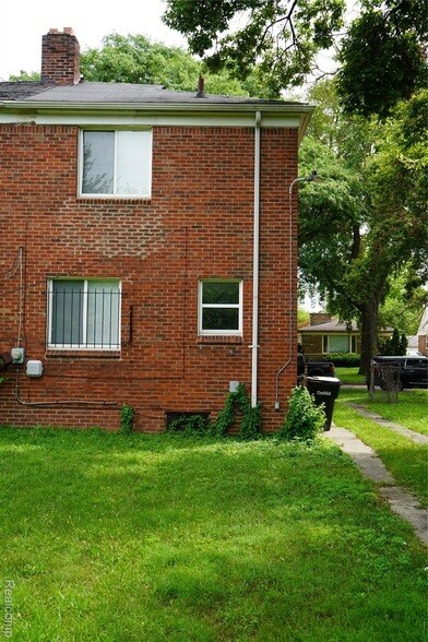 Photo - 16145 Baylis St